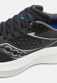 Saucony RIDE 17 - Scarpe da corsa su strada - black/white