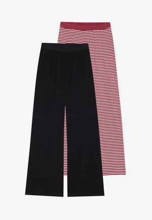 Divi platai bikses: viens ciets melns ar gludu tekstūru un otrs ar sarkaniem un baltajiem vertikālajiem svītrainajiem rakstiem, abiem ir elastīgas jostas.