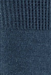 FALKE AIRPORT - Socken - atlantic