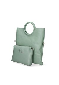 Borsa tote in pelle verde con manico circolare e finitura texturizzata, include una pochette rimovibile con zip coordinata. Dettaglio del logo in rilievo argento.