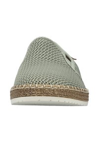 Scarpa slip-on in rete verde chiaro con suola in juta intrecciata, dotata di una base in gomma bianca e cuciture decorative lungo il bordo.