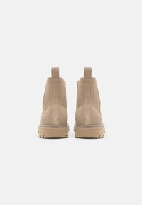 Calvin Klein Jeans EVA BOOT MID CHELSEA ICONIC - Korte laarzen - triple savannah tan