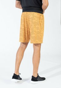 Spyder CAMOUFLAGE - Pantalón corto de deporte - gold