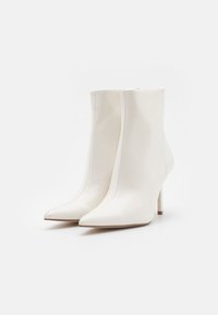 Steve Madden IYANNA - Magassarkú bokacsizmák - coconut milk