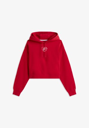 Felpa corta rossa realizzata in cotone morbido, con maniche lunghe, cappuccio e cordini. Presenta un design ricamato a forma di cuore sul petto.
