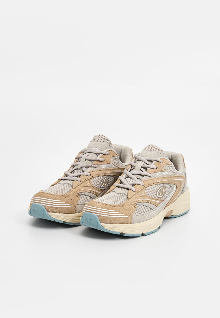 Beige und graue Mesh-Sneaker mit Wildlederakzenten, ausgestattet mit Schnürverschluss, gepolstertem Zunge und hellblauem Gummisohle.
