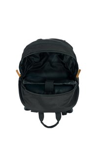Zaino nero con un ampio scomparto principale, materiale tessile, fodera interna liscia e un dettaglio in pelle sulla cerniera.