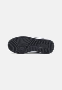 Champion RD18 LOW UNISEX - Basketballsko - navy/yellow/blue
