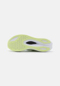ASICS MAGIC SPEED - Tenisice za cestovno trčanje - white/celadon