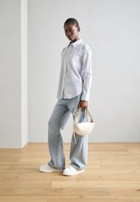 Tamaris Sportcipő - white/black