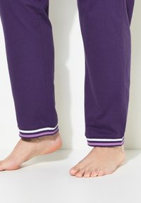 Ulla Popken STREIFENDETAILS V-AUSSCHNITT 3/4-ARM SET - Conjunto de pijama - aubergine