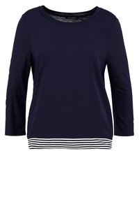 Donkerblauw langemouwen shirt met ronde halslijn en horizontale witte gestreepte zoom. Gemaakt van zachte stof, heeft het een relaxte pasvorm en een gladde textuur.