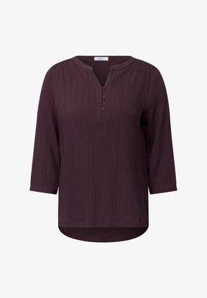 Violette, zerknitterte Bluse mit rundem Ausschnitt, Drei-Knopf-Leiste und Dreiviertelärmeln; weiche Textur und geschwungener Saum.