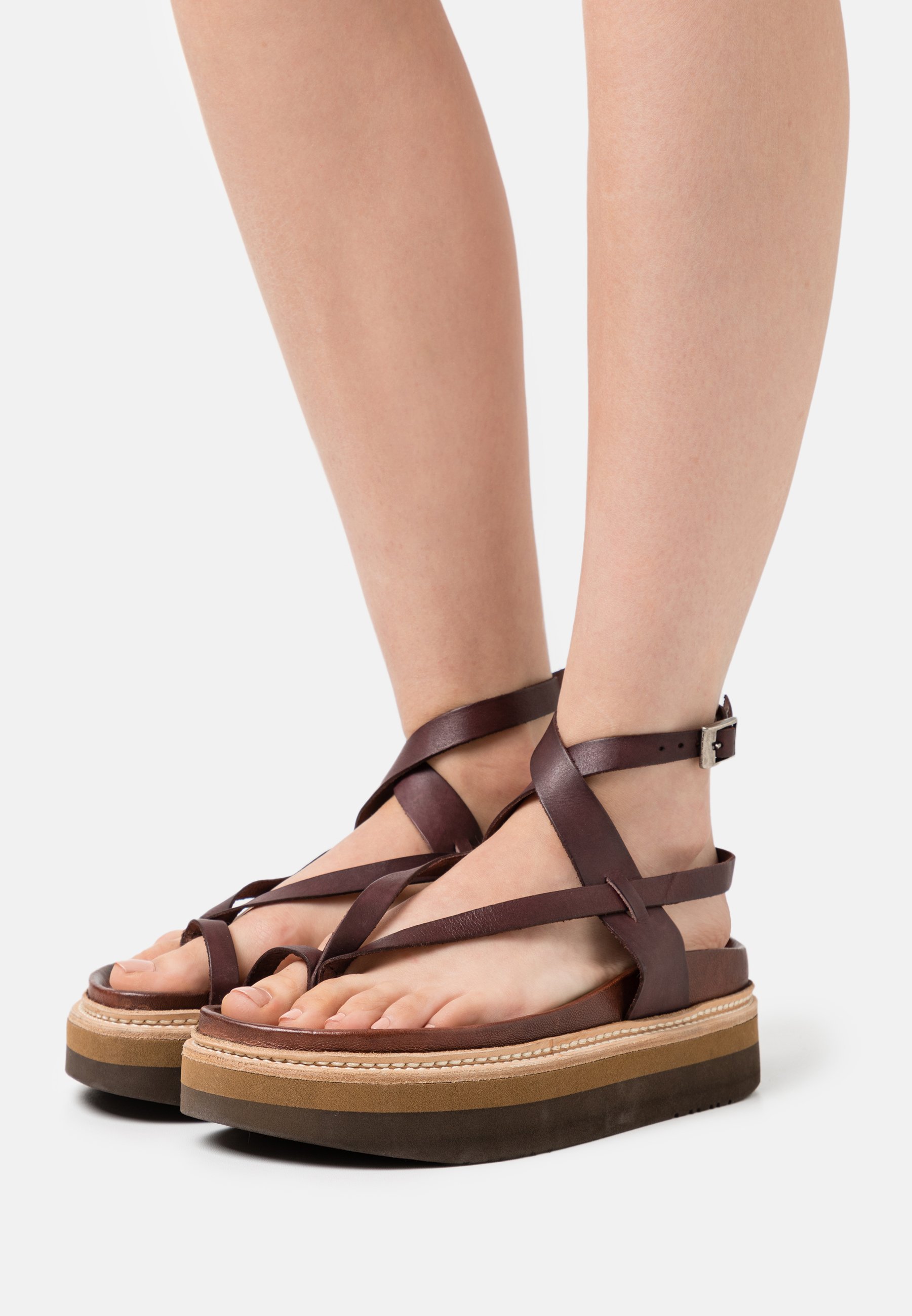 Jeffrey Campbell ESTRELLA - Sandalias de dedo - dark brown/marrón -  Zalando.es