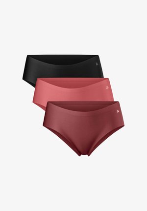 Trzy pary hipsterskich majtek: jedna czarna, jedna jasnoczerwona i jedna ciemnoczerwona. Gładki, elastyczny materiał o prostym wzorze i subtelnymi akcentami logo.