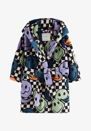 Peignoir à capuche en polaire avec motif damier noir et blanc et grands visages souriants colorés en vert, bleu, violet et orange, avec ceinture.