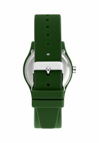 Cinturino per orologio in silicone verde con fibbia in acciaio inossidabile e cassa rotonda. Presenta una texture liscia e fori di regolazione per una vestibilità personalizzabile.