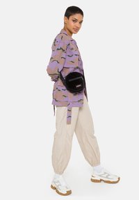 Eastpak ADA x SMILEY - Borsa a tracolla - velvet black