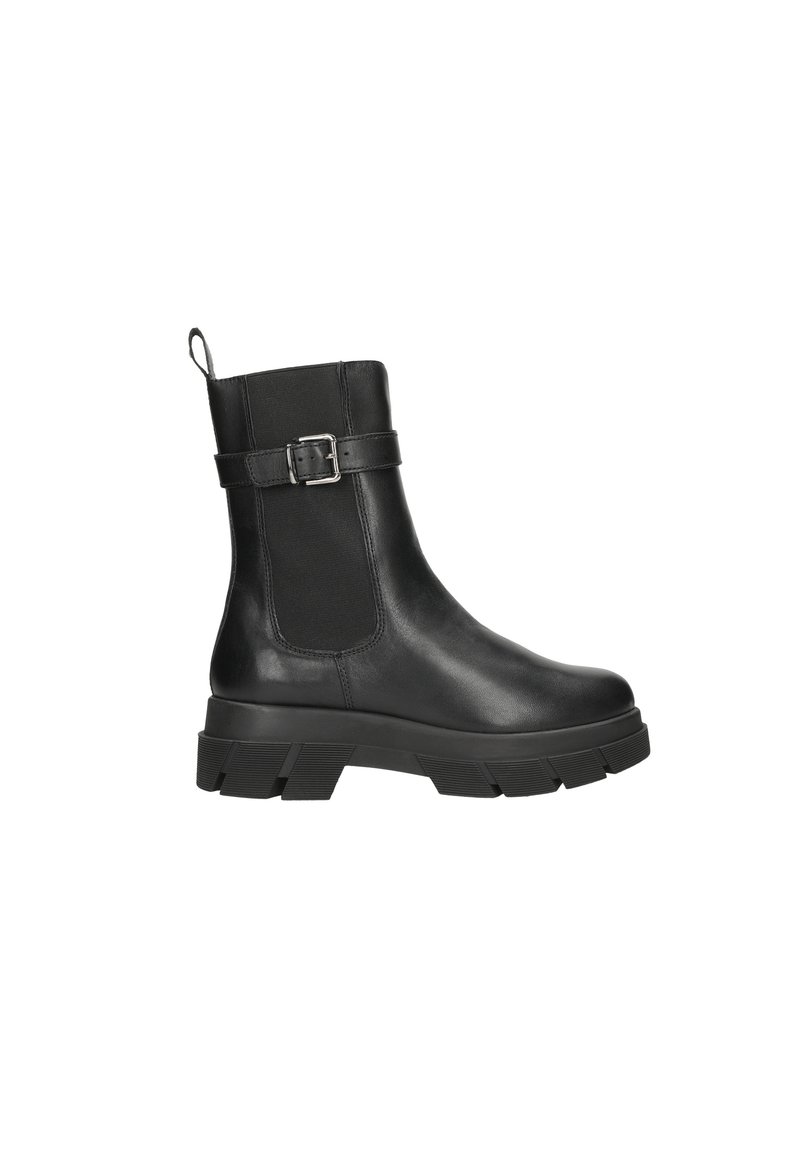Schwarze Stiefeletten aus glattem Leder mit einer groben Gummisohle, einem Stoffpaneel und einem Riemen mit Schnalle im oberen Bereich.