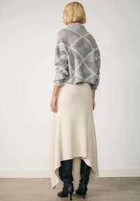 Mango ROMBU - Vesta - grey