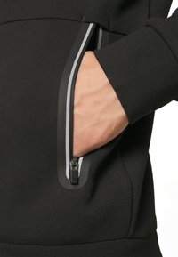 EA7 Emporio Armani Jaka ar rāvējslēdzēju - nero