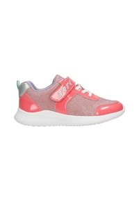 Rosa Sport-Schuh mit glitzernder Textur, glänzenden Akzenten, Klettverschluss und weißer Sohle. Verfügt über einen gepolsterten Schaft und Schnürsenkel.