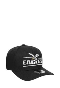 Schwarze Baseballmütze mit strukturiertem Design, die ein auffälliges, gesticktes Adlerlogo und den Text "PHILADELPHIA EAGLES" in Weiß zeigt.