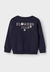 Granatowy sweatshirt z napisem "FLOWERS CLUB" w białym kolorze oraz różowym kwiatowym zdobieniem. Klasyczny okrągły dekolt i ściągacze przy rękawach.