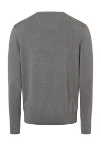 Grauer Strickpullover mit langen Ärmeln, gerippten Bündchen und Saum sowie einem schlichten Rundhalsausschnitt. Glatte Textur mit einem minimalistischen Design.