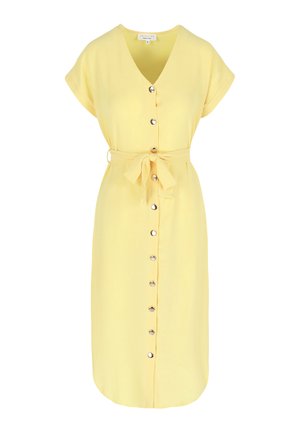 Geel overhemdjurk met een V-hals, korte mouwen, een riem in de taille en zilveren knopen aan de voorkant. Zachte stofstructuur.