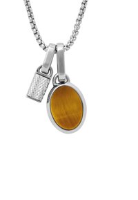 Collana in argento con due pendenti: una pietra ovale di colore giallo-marrone e un design a lucchetto texturizzato.