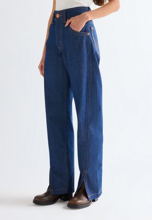 SUPER BARREL - Plati džinsi - raw