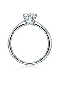 Anello di fidanzamento in argento con diamante a taglio rotondo fissato in un montaggio a quattro griffe; fascia liscia con una finitura lucida.