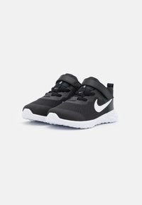 Nike Performance Scarpe da corsa su strada - black