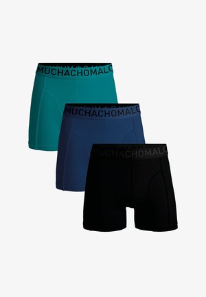 Három darabos boxer alsónemű csomag türkiz, sötétkék és fekete színekben. Egyszínű dizájnnal rendelkezik, fekete derékszíjjal, melyen a "MUCHACHOMALO" felirat található. Sima anyagú textúra.