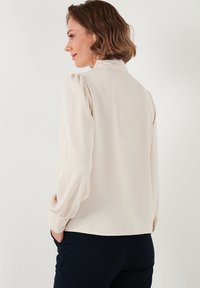 LELA REGULAR FIT - Overhemdblouse - stone