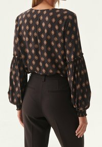 TATUUM Pusero - brown