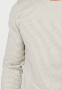 Koroshi Vesta - crudo off white