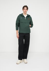 Ellesse MONT JACKET - Suvejakk - dark green