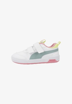 Adidași albi cu accente verzi, curele Velcro și o talpă din cauciuc roz. Caracteristici un guler contrastant galben și roz.