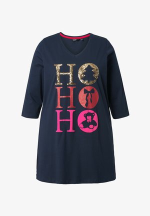 Tunic blu navy con scollatura a V e maniche a tre quarti. Presenta il testo in glitter dorato e rosso "HOHO", un albero di Natale, un fiocco e un grafiche di un orsetto rosa.
