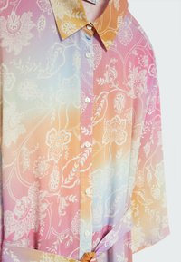 Stradivarius Vestido camisero - pink