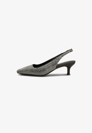 Sort slingback stiletto med spids tå, prydet med sølv rhinsten, struktureret stof og en lav hæl. Har et elegant, moderne design.