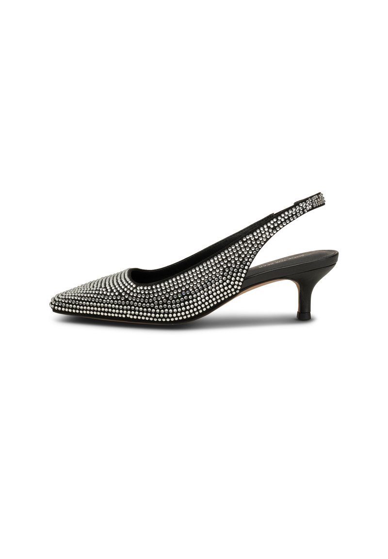 Schwarze Slingback-Fersen mit spitzem Zehenbereich, verziert mit silbernen Strasssteinen, aus texturiertem Stoff und mit niedrigem Absatz. Besitzt ein elegantes, modernes Design.