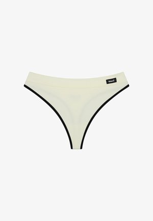 Weiße Baumwolltanga-Unterwäsche mit schwarzem Besatz, die eine glatte Textur aufweist und ein Logopatch am Bund hat. Minimalistisches Design, ohne Muster.