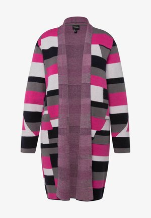 Cárdigan largo y abierto en rosa, gris, negro y blanco. Presenta un diseño texturizado con patrones geométricos y dos bolsillos frontales.