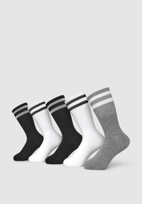 Set di cinque calze con colori variati: nero, bianco e grigio. Tutte presentano polsini a coste con strisce a contrasto per un tocco di stile. Materiale in misto cotone.