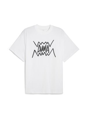 Tricou din bumbac alb, cu un design grafic negru care include textul "AUMA" și linii în zigzag. Gât clasic și mâneci scurte.