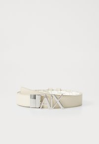 Ceinture en cuir crème avec une finition texturée et une boucle rectangulaire en argent brillant affichant les lettres "AIX" de manière bien visible.