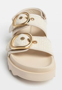 Stradivarius FLAT - Platform sandals - white